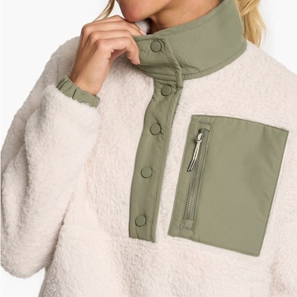 Women's Vuori Cozy Sherpa Popover - Picture 3 of 6